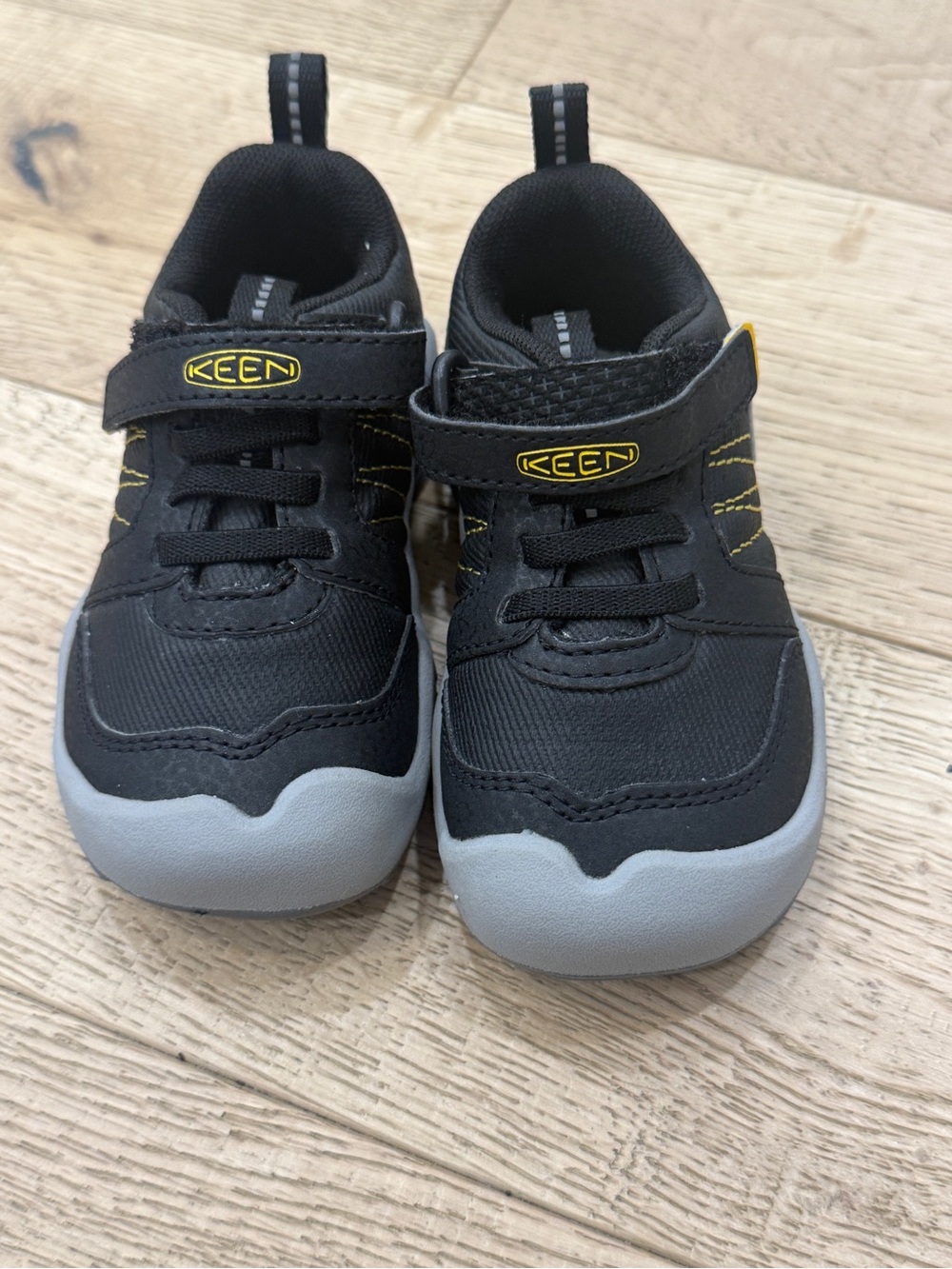 NWOT Washable Infant/Toddler Size 5 Keen Knotch Patch Shoes